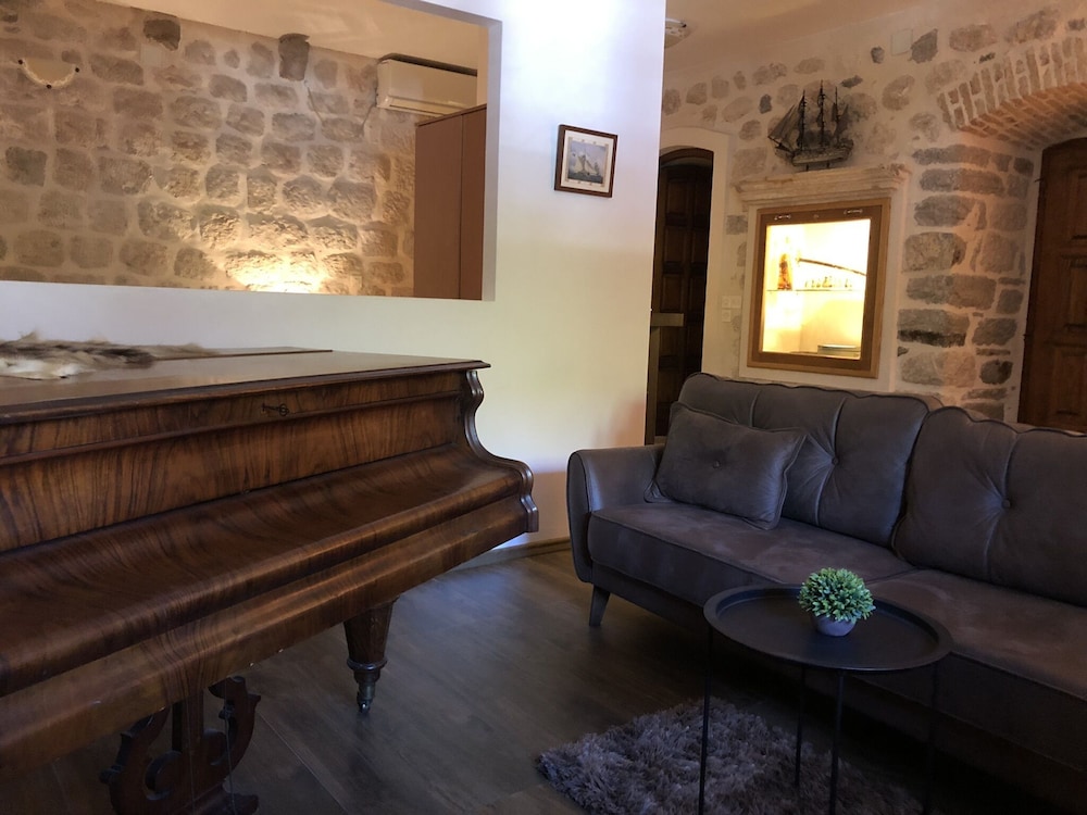 Villa Mariner