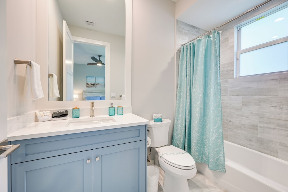 < 2 Mi to Marco Beach: Luxe Home w/ Outdoor Oasis