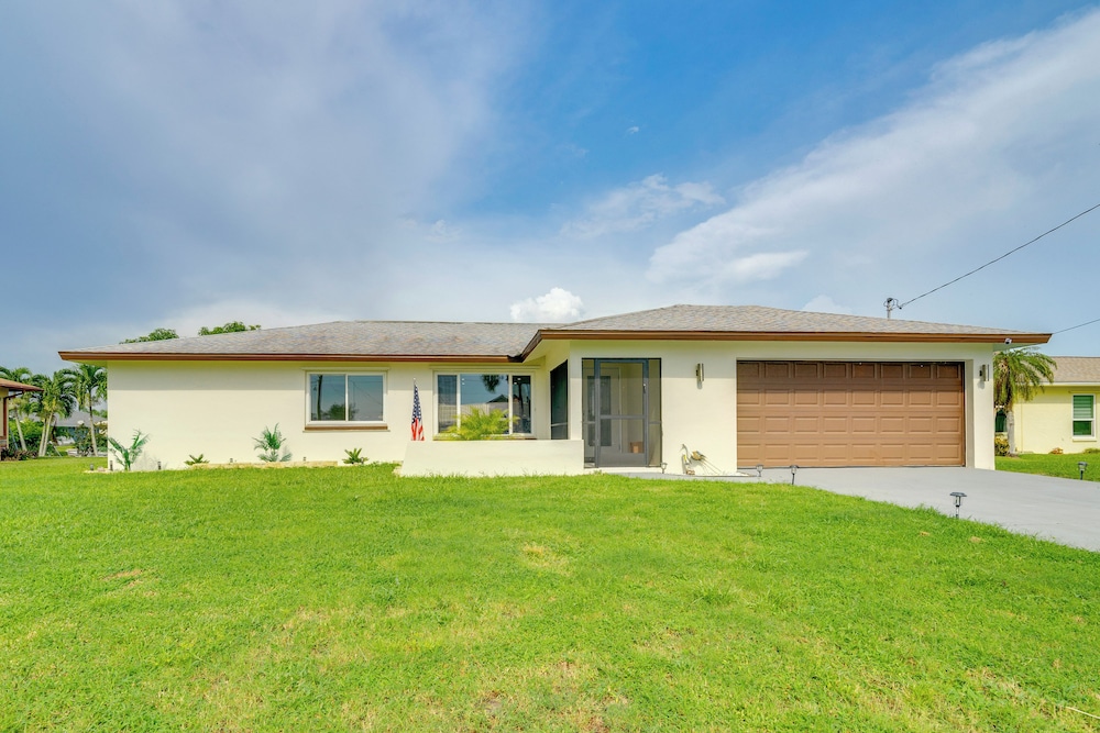 Swim, Golf & Explore: Pet-friendly Cape Coral Home