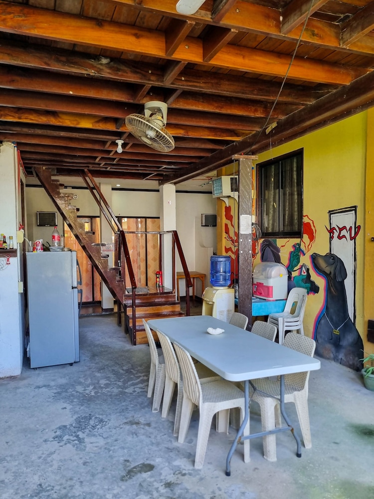 Flo Bed and Breakfast, General Luna - 10
