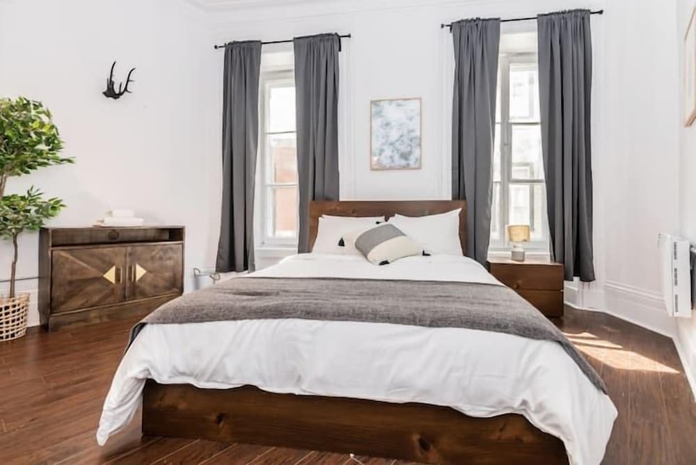 Remparts 2 Bed w Private Terrace & Sauna