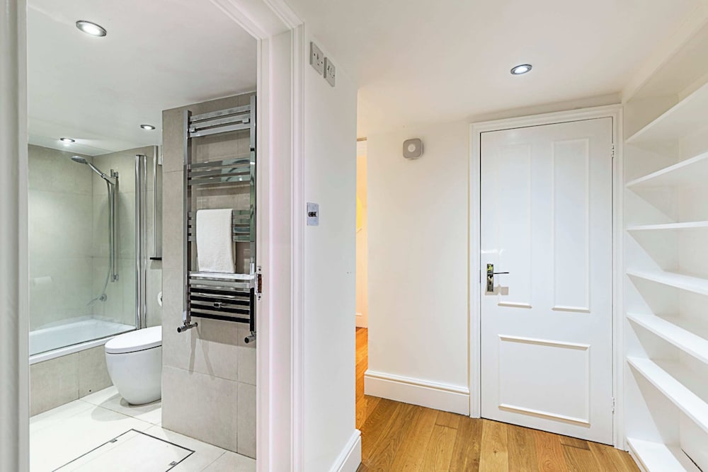 Charming Two-Bedroom Flat in West Hampstead