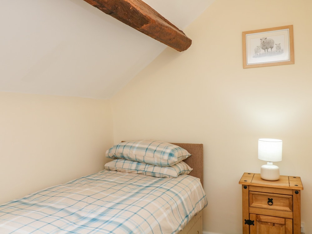 Stone Farm Cottage view 3