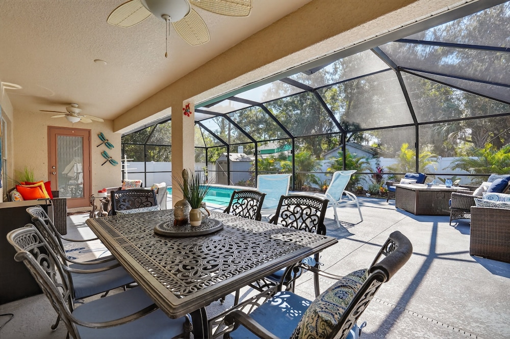 Spacious 4br Retreat With Heated Pool & Spa 4 Bedroom Home