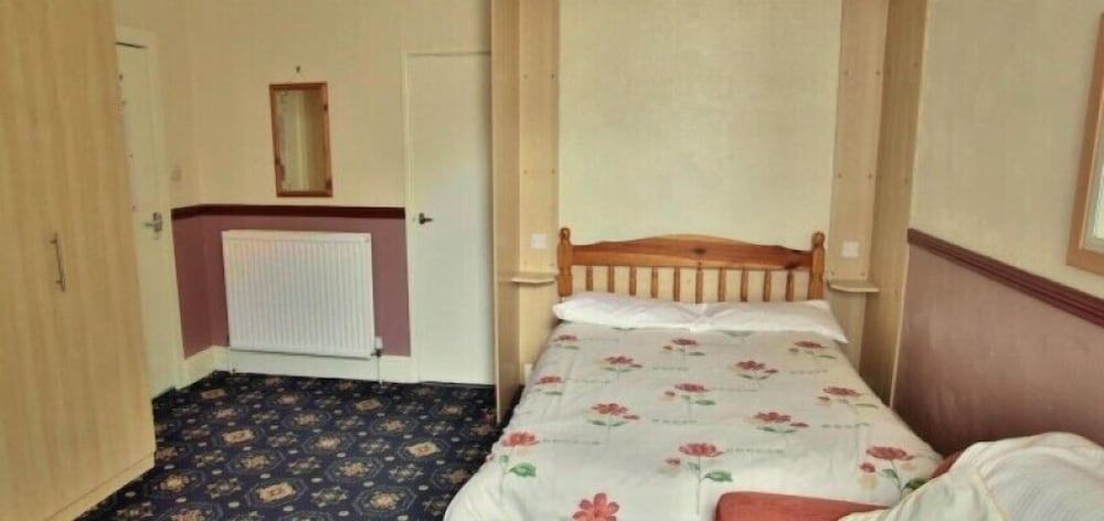 Lynton Apartments
