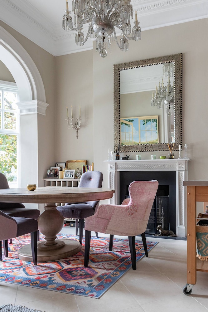 Chelsea Embankment III by Onefinestay