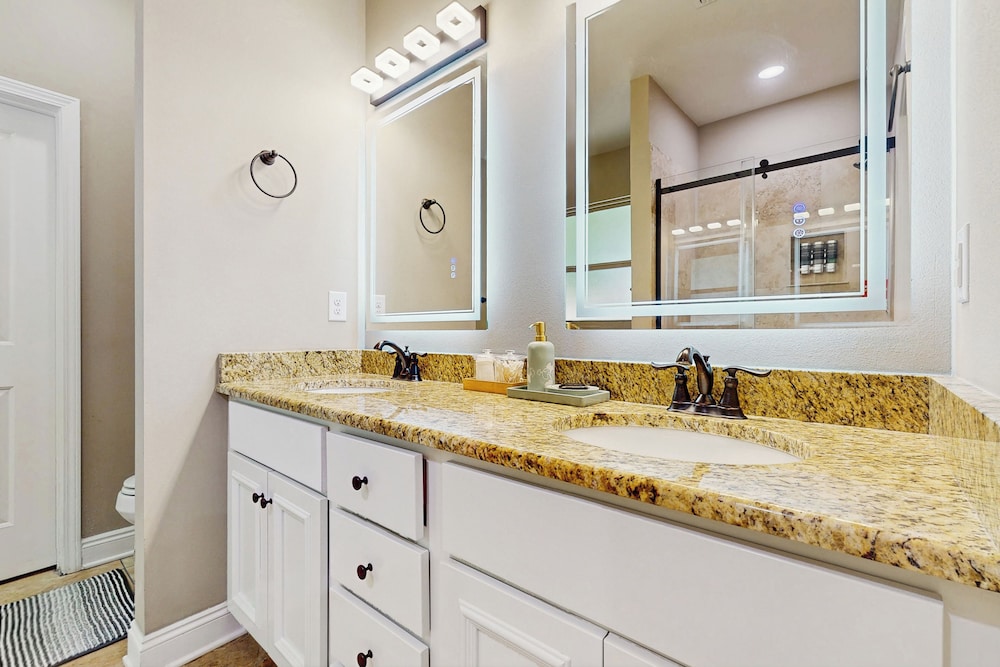 Spacious 5BR w/ Patio & W/D Near Beach