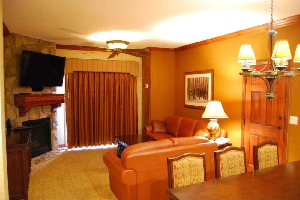 White Pines 1-BD at Westgate - Sunrise