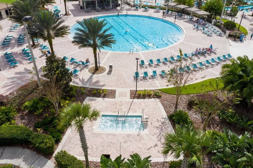 Modern 2Bd Townhome Minutes to Disney w Waterpark