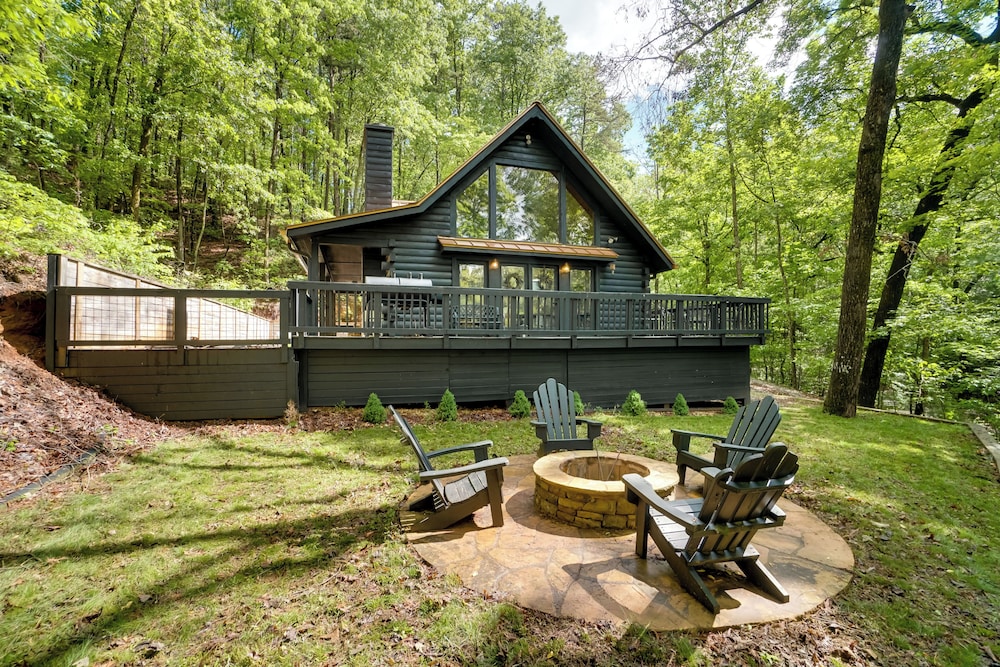 5 Mi to Helen: Hideaway w/ Deck & Grill!