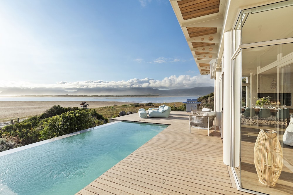 Mbizi Lagoon House