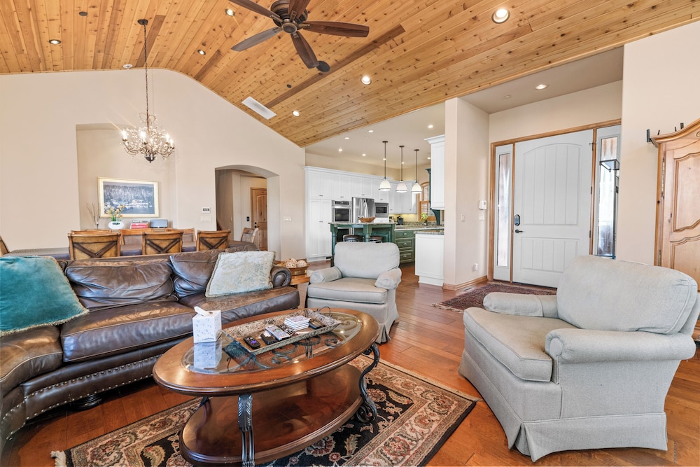 Boulder Cove Lakefront Estate