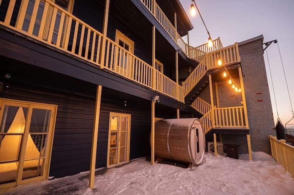 Remparts 2 Bed w Private Terrace & Sauna