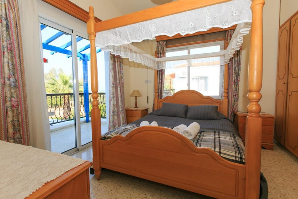 Argaka Sun Villa Thio Large Private Pool Walk to Beach Sea Views A C Wifi - 2147 view 5