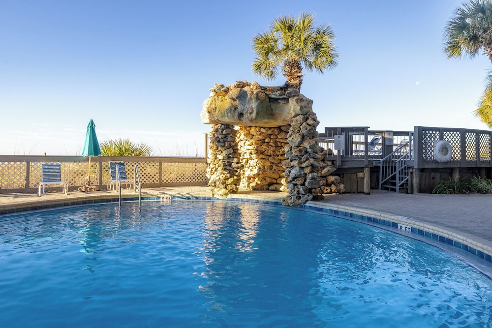 2BR Condo in Edgewater Resort With Golf, Tennis, Pools & Free Tram Service!
