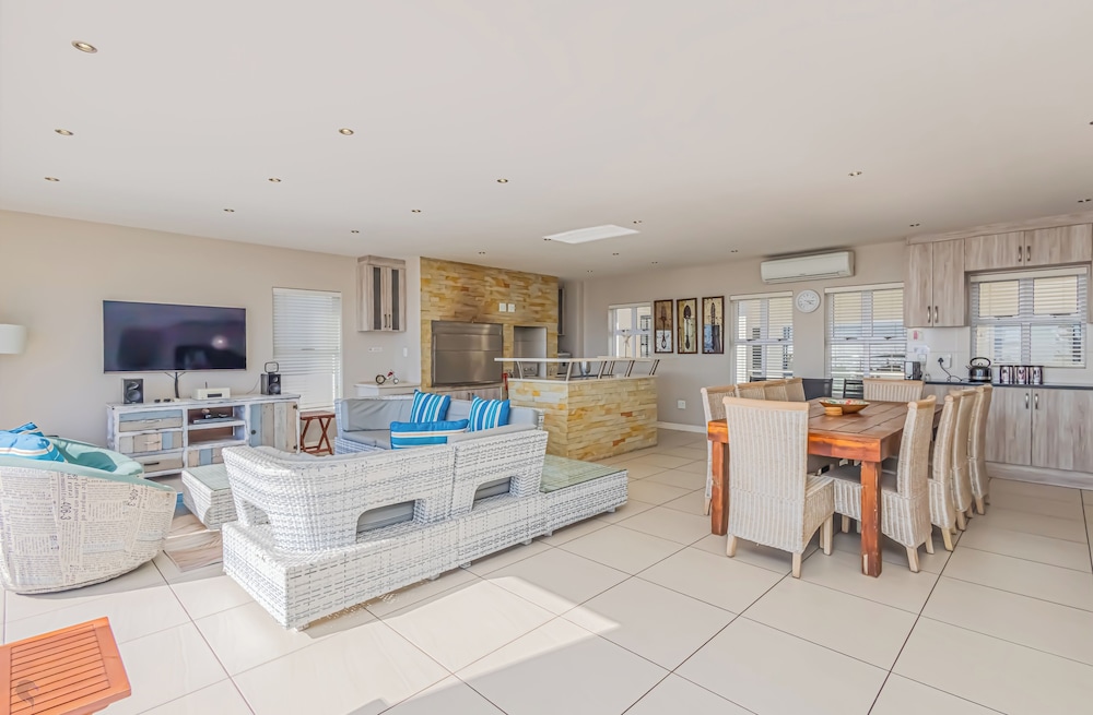 Seasons of Serenity, Langebaan 8-sleeper