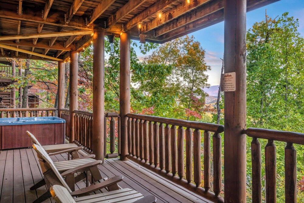 56-guest Retreat Panoramic Views, Hot Tubs, Game Room & Theater Seasonal Outdoor Pool Near Dollywood, Gatlinburg