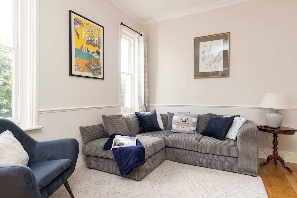 Characterful City Maisonette for 4