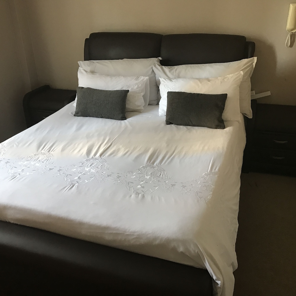 First Divine Suites - Hydro Park