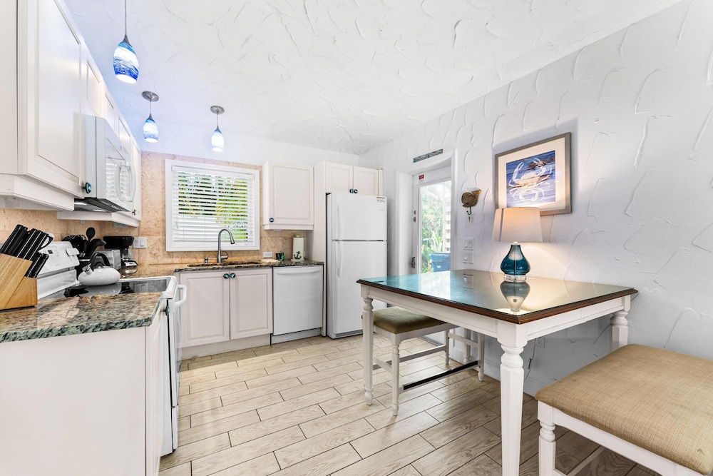 Crescent Street Villas By Beachside Mgt