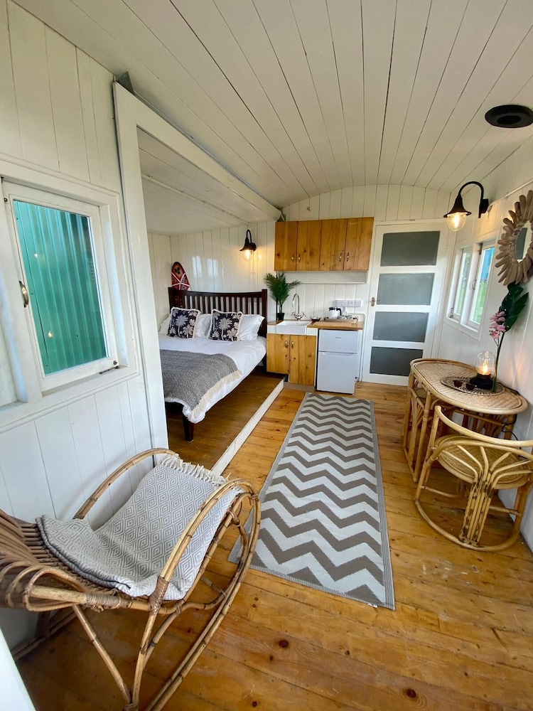 The Hide At Manton Bay Glamping Retreat