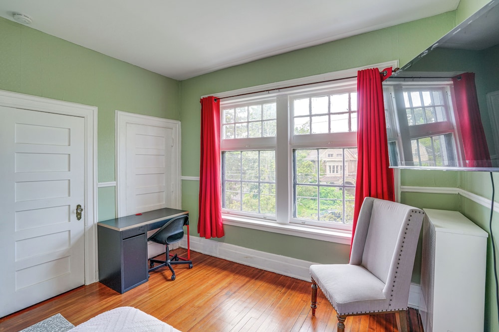 Steps to Union College: Home w/ Shared Yard!