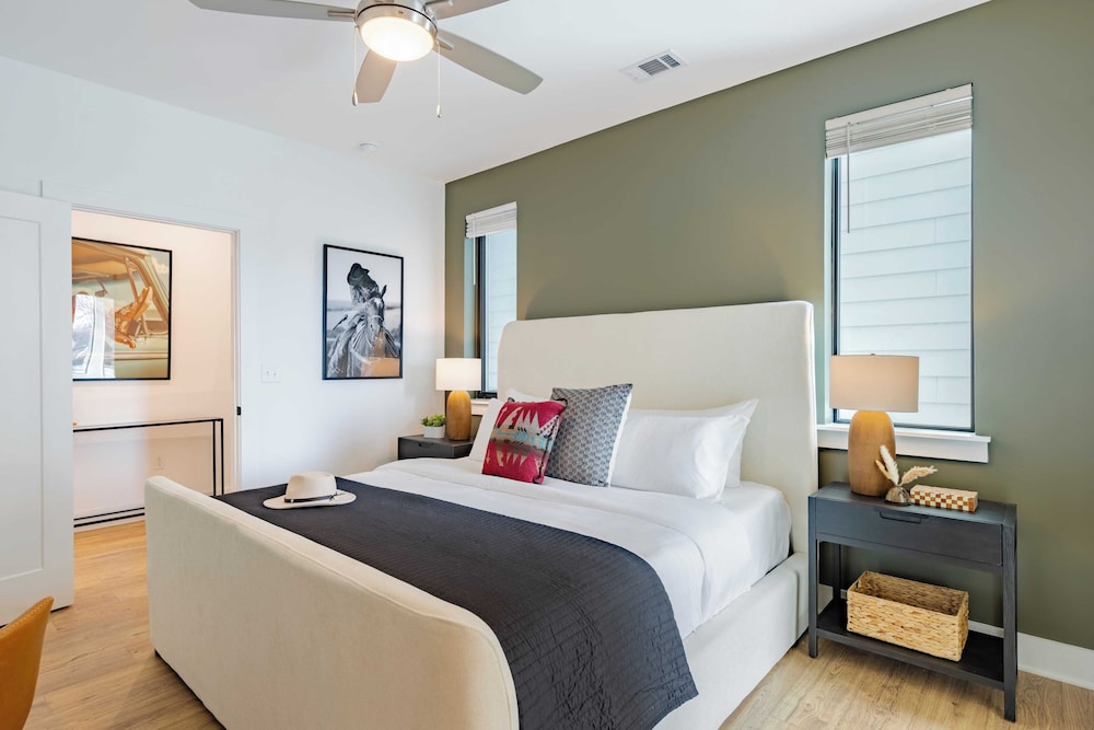 13 Modern Condos Near Downtown Nashville 26 Total Bedrooms, Sleeps 90 The Heights by Avantstay