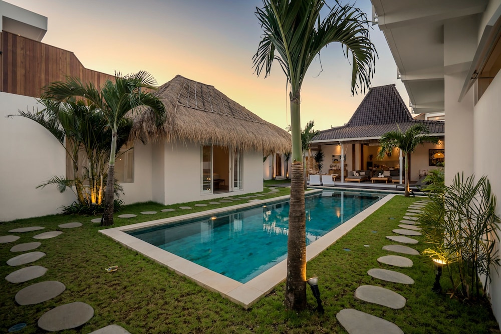 Villa Makena by Alfred in Bali - Stunning Tropical 6BD Villa Near the Beach