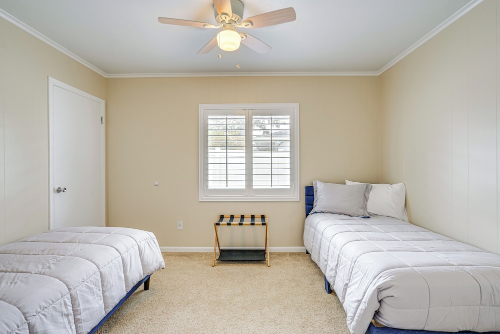 6 Mi to Legoland: Retreat w/ Pool & Fenced Yard