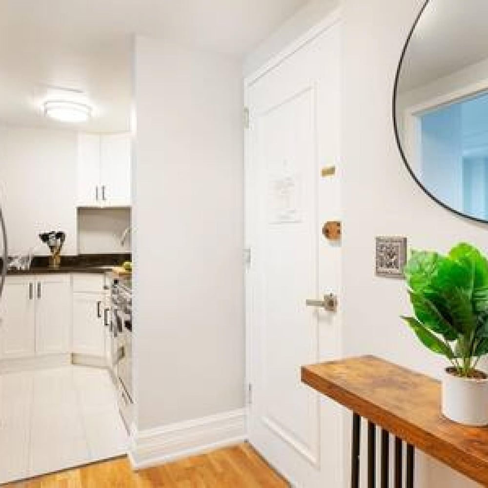 73-208 New 2BR 2bath UWS Doorman Gym