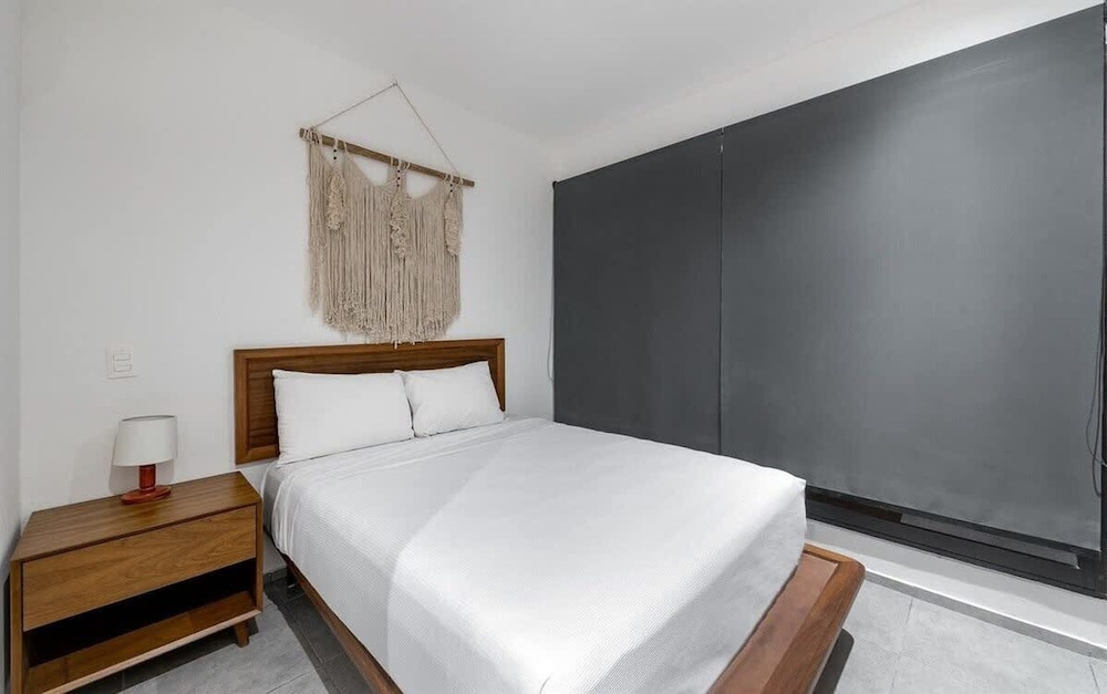 2 BR Great Located Natural Lightning