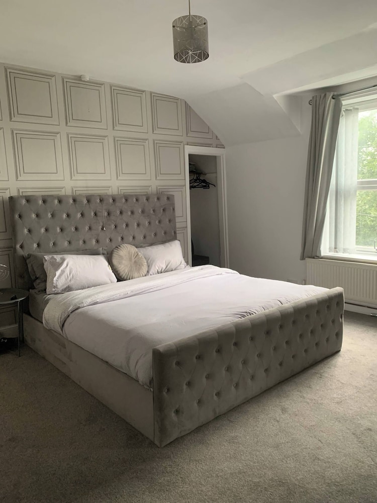 Chestnut Lodge - a Woodland Escape Near the City!