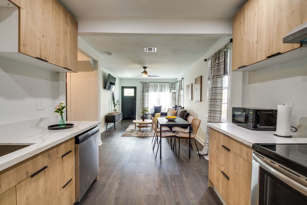 4 Mi to French Quarter: Walkable Apt w/ Yard