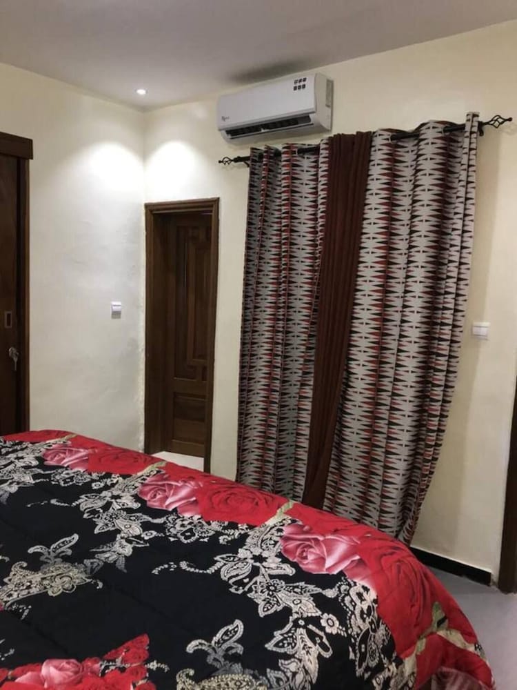 Mam Lovely 2-bed Apartment in Dakar-almadies view 4
