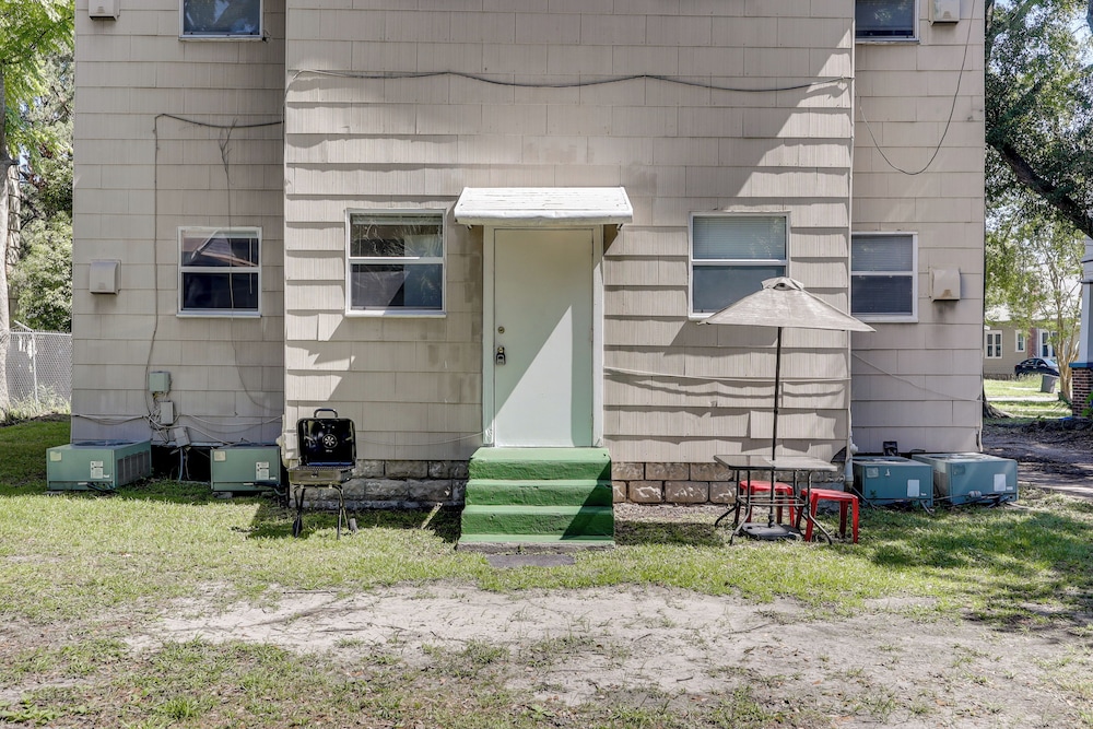 Walk to Food & Art: Condo in Historic Riverside