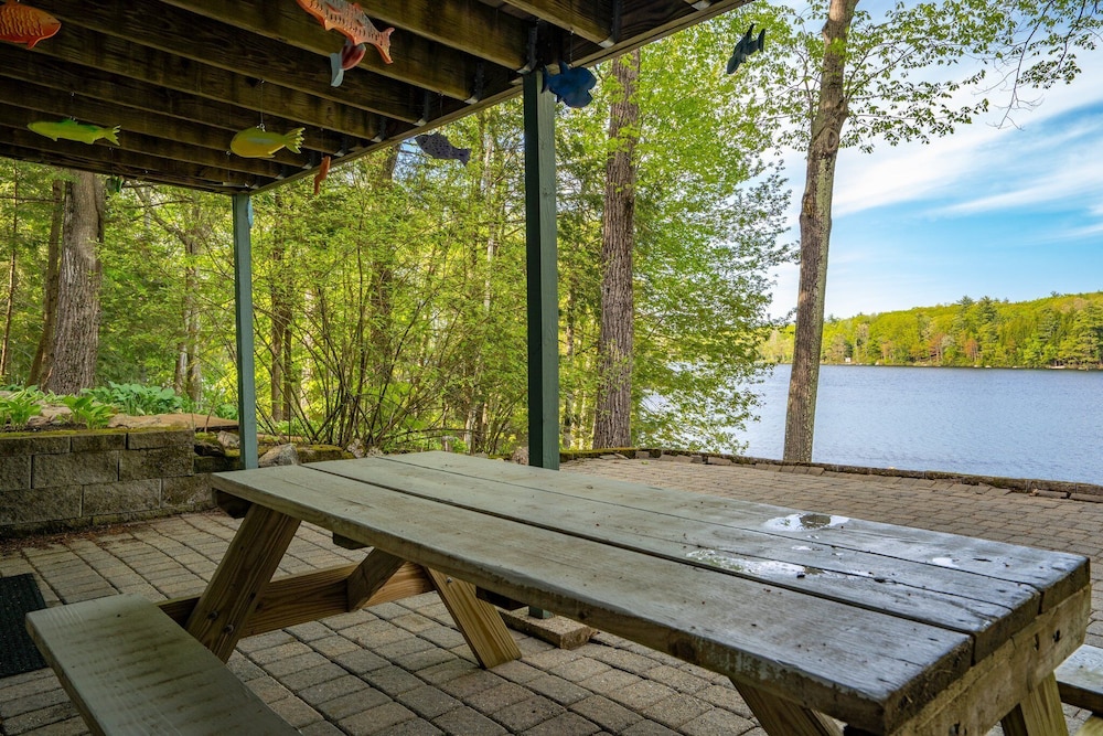 Waterfront w/ Kayak's, Sup's and Ping Pong Table!