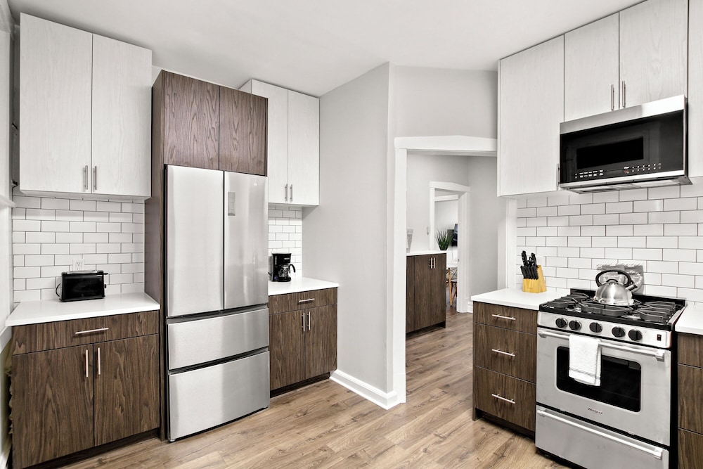 Cozy 2BR in Chicago - Roscoe 08-1W