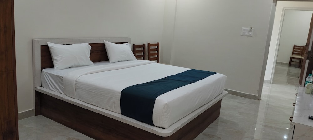 Hotel Grand Vista Nearby International Airport