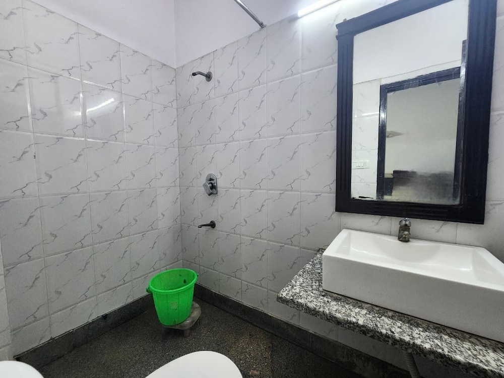Hotel Grand Central Near Karolbagh Metro