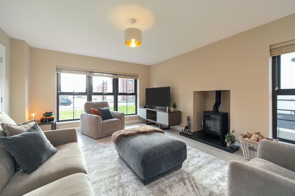 Modern Entire Home Retreat in Newry