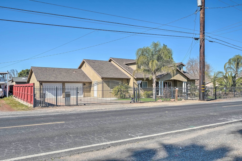 Manteca Home w/ Gated Yard ~ 2 Mi to Downtown view 3