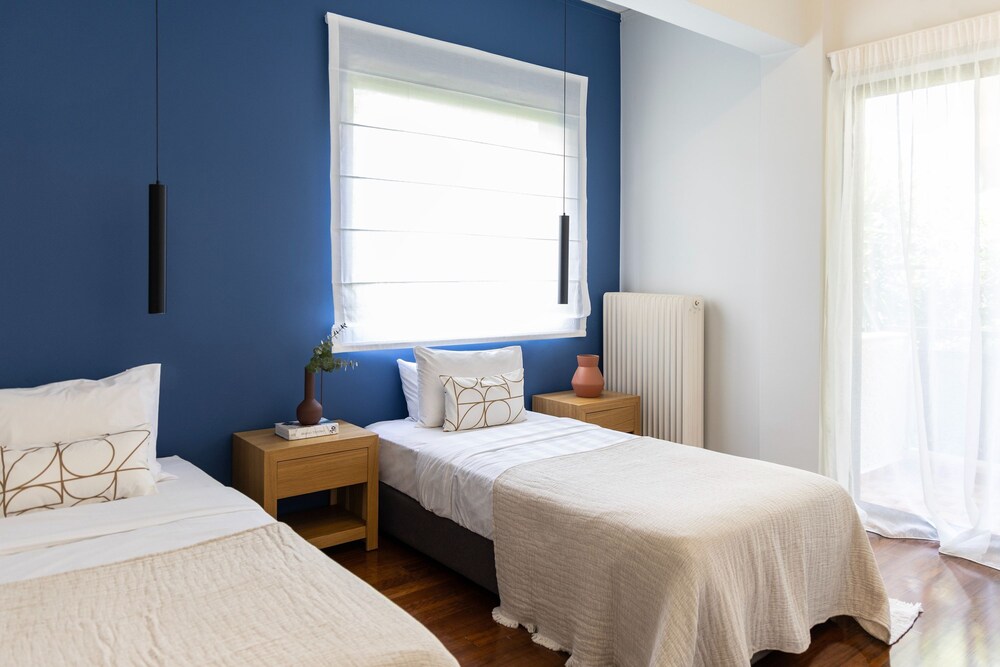 Spacious 3-bedroom Getaway With Balcony in Glyfada