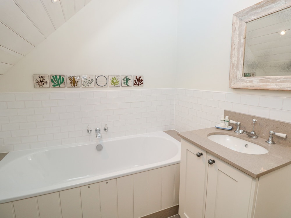 Willow Cottage view 4