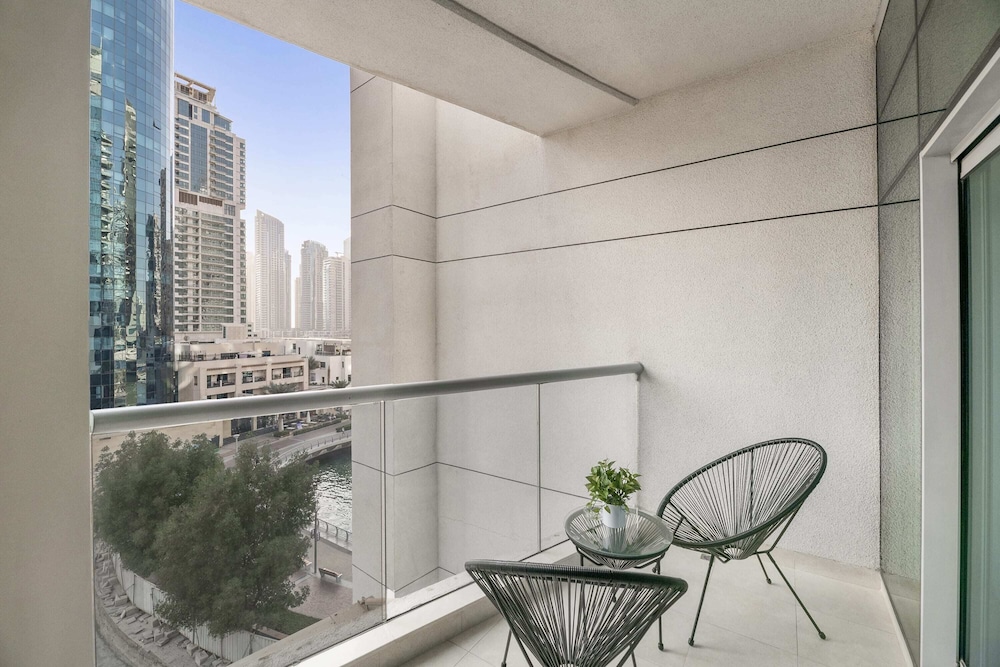 Silkhaus Trident Bayside, Dubai Marina — balance & terrace