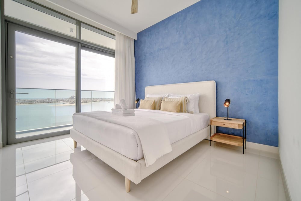 Luxury Sea View Living on Emaar Beachfront