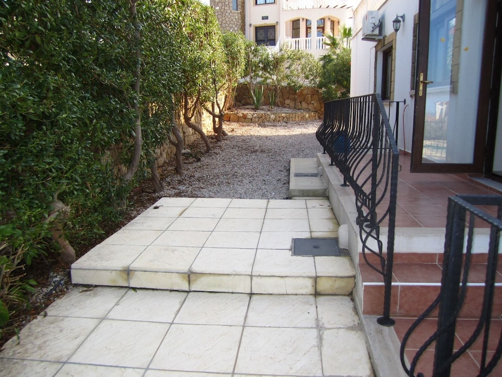 Photo 8