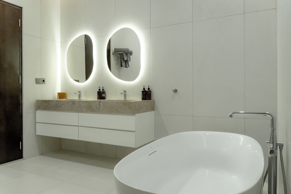 AMO Residences