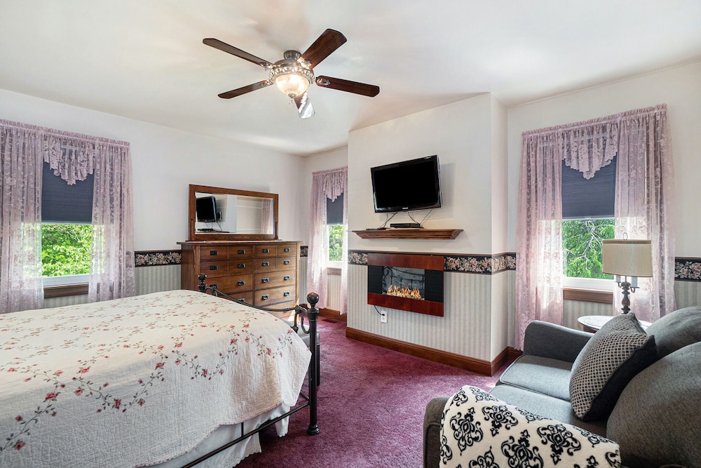 Black River Inn Bed and Breakfast