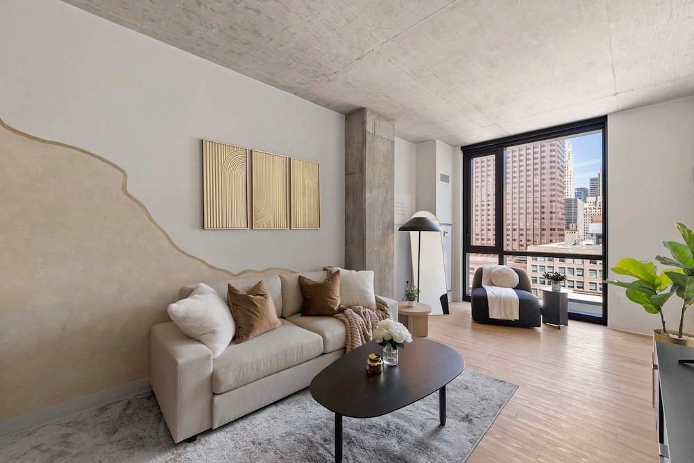 3 Bed 3 Bath High Rise With Gym Amenities