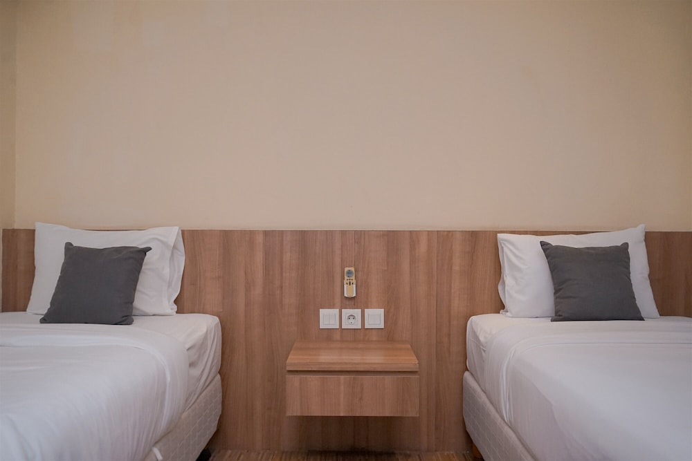 Comfy and Minimalist Studio (No Kitchen) Apartment Great Western